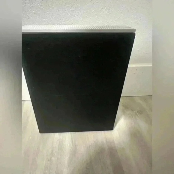 Xbox One S White 4K HDR Gaming Console Disc Drive - Picture 4 of 9